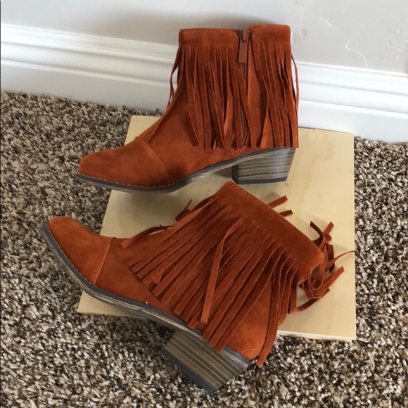 Fringe boho round toe bootie - Picture 4 of 4